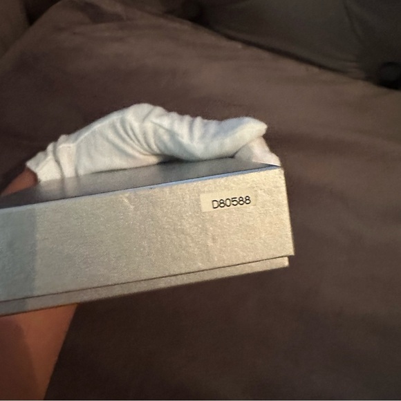 🔥EUC Christian Dior floral bracelet approximately 8” no￼stones missing +box🔥 - Picture 6 of 11